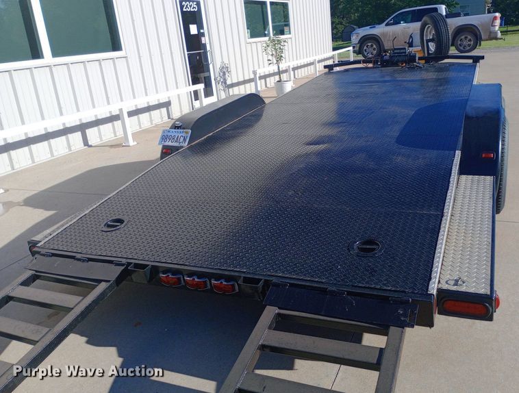 image for item DQ7128 2004 TT Challenger utility trailer