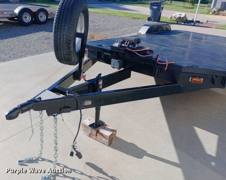 image for item DQ7128 2004 TT Challenger utility trailer