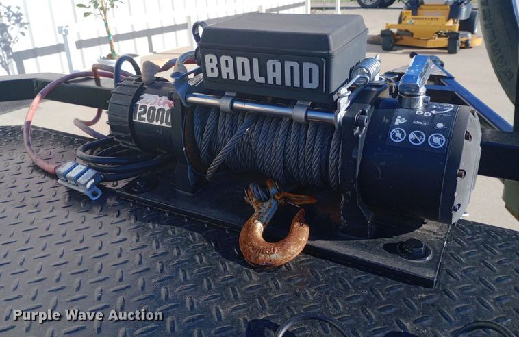 image for item DQ7128 2004 TT Challenger utility trailer