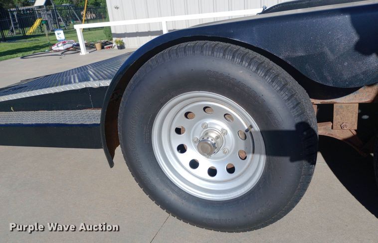 image for item DQ7128 2004 TT Challenger utility trailer