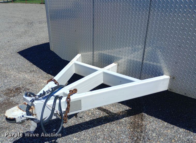 image for item DQ7133 2001 S&S Welding  32T102T enclosed cargo trailer