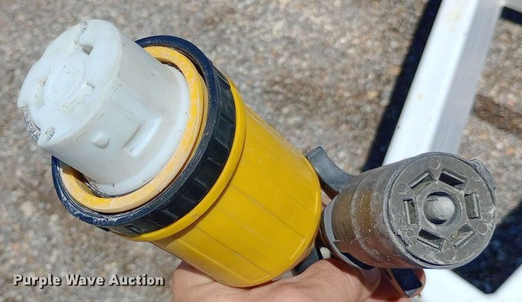 image for item DQ7133 2001 S&S Welding  32T102T enclosed cargo trailer