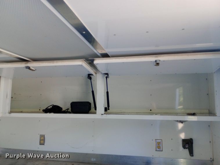 image for item DQ7133 2001 S&S Welding  32T102T enclosed cargo trailer