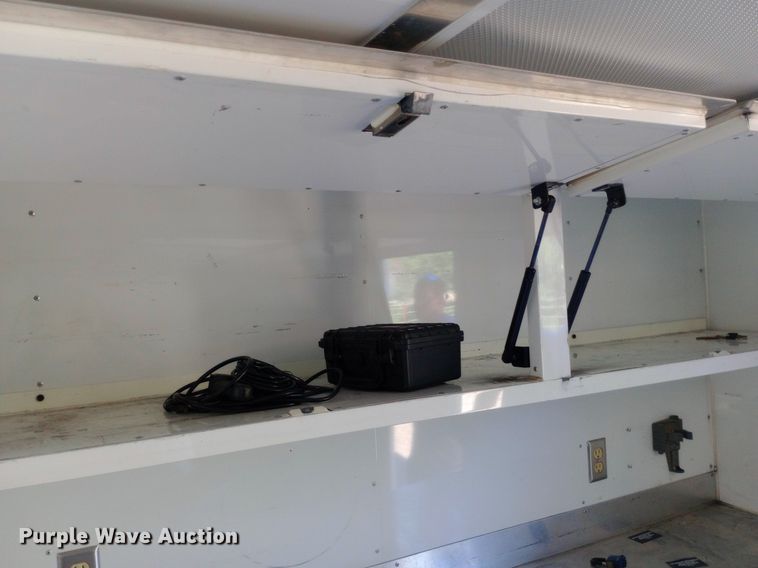 image for item DQ7133 2001 S&S Welding  32T102T enclosed cargo trailer