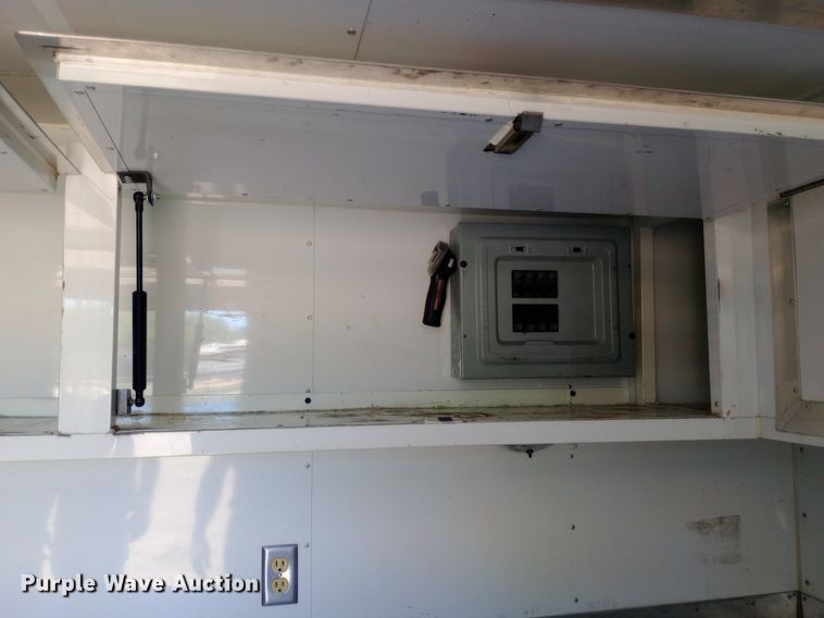 image for item DQ7133 2001 S&S Welding  32T102T enclosed cargo trailer