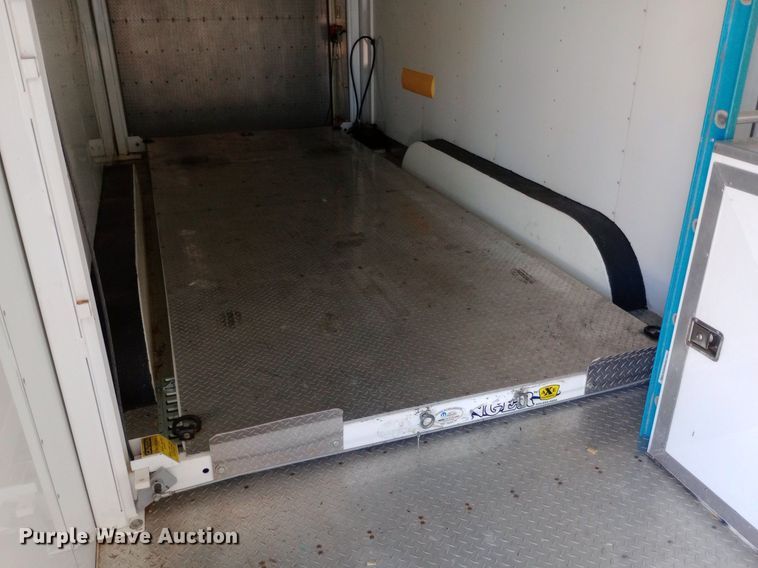 image for item DQ7133 2001 S&S Welding  32T102T enclosed cargo trailer