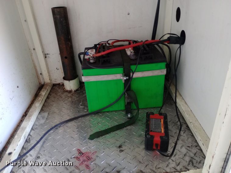 image for item DQ7133 2001 S&S Welding  32T102T enclosed cargo trailer