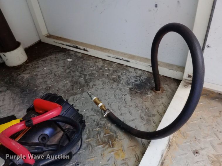 image for item DQ7133 2001 S&S Welding  32T102T enclosed cargo trailer