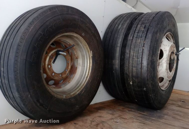 image for item DQ7133 2001 S&S Welding  32T102T enclosed cargo trailer