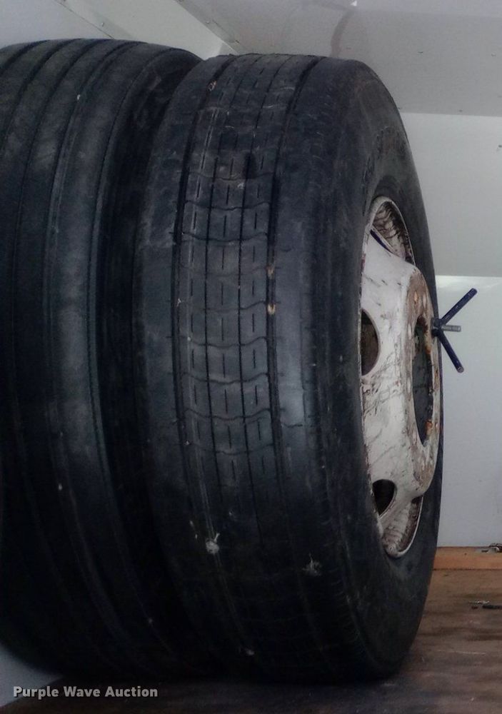 image for item DQ7133 2001 S&S Welding  32T102T enclosed cargo trailer