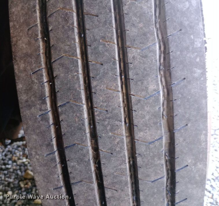 image for item DQ7133 2001 S&S Welding  32T102T enclosed cargo trailer