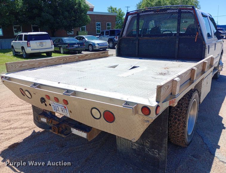 image for item DQ7135 2000 Ford F450 Super Duty Crew Cab flatbed truck