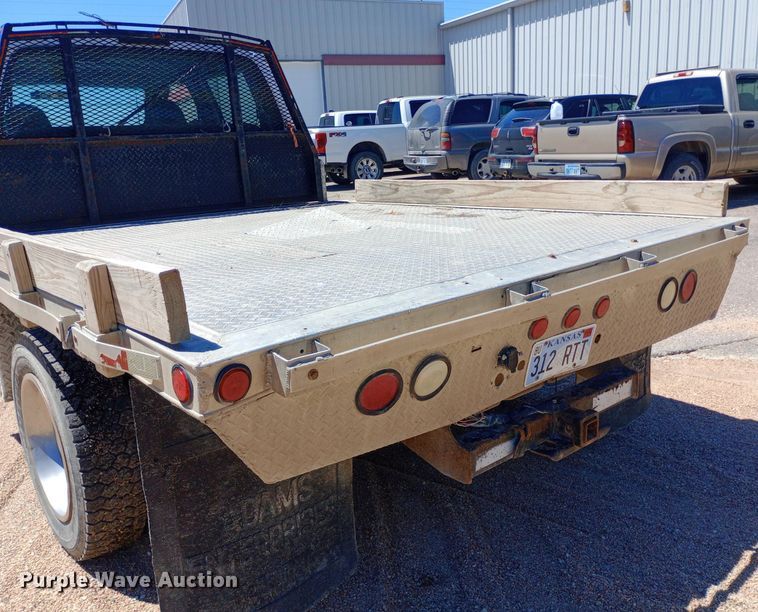 image for item DQ7135 2000 Ford F450 Super Duty Crew Cab flatbed truck
