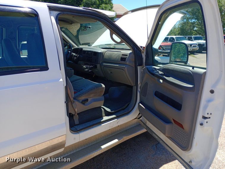image for item DQ7135 2000 Ford F450 Super Duty Crew Cab flatbed truck