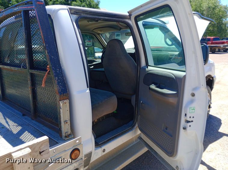 image for item DQ7135 2000 Ford F450 Super Duty Crew Cab flatbed truck