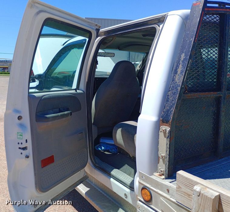 image for item DQ7135 2000 Ford F450 Super Duty Crew Cab flatbed truck