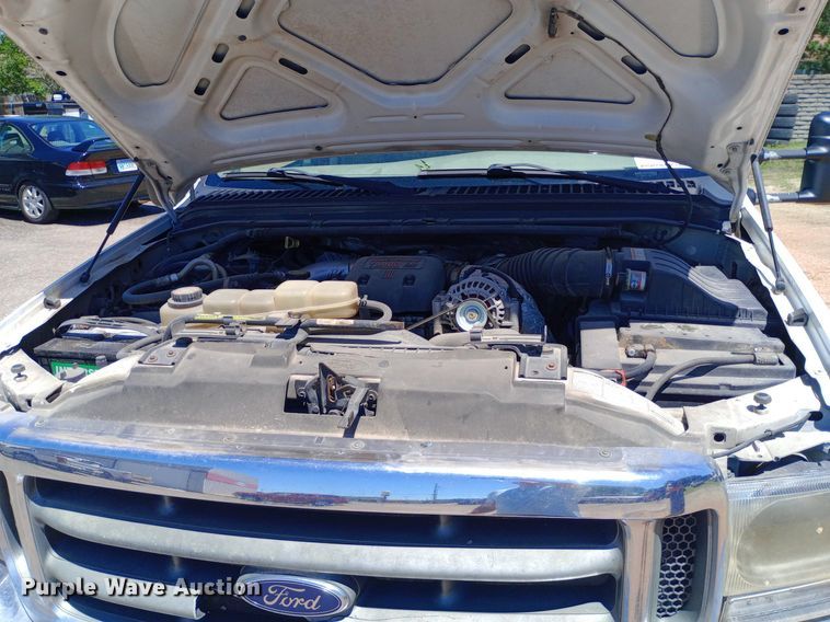 image for item DQ7135 2000 Ford F450 Super Duty Crew Cab flatbed truck