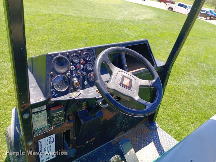 image for item DQ7149 1997 Cushman Turf-Truckster utility vehicle