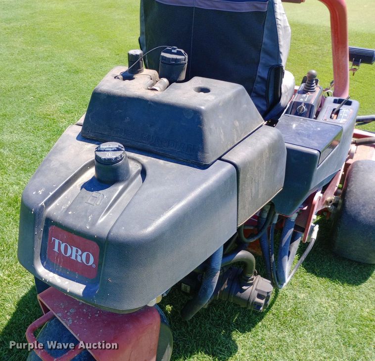 image for item DQ7151 Toro Greensmaster 3150 reel mower