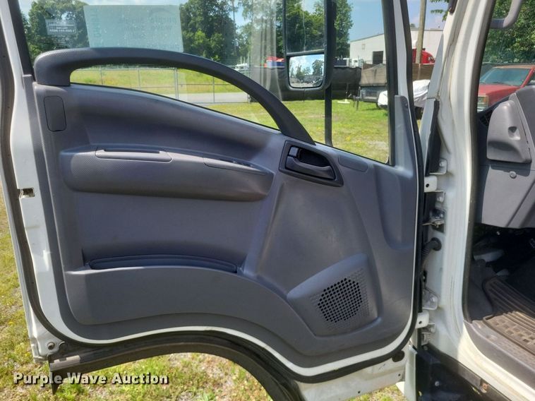 image for item DR4815 2014 Isuzu  NRR box truck