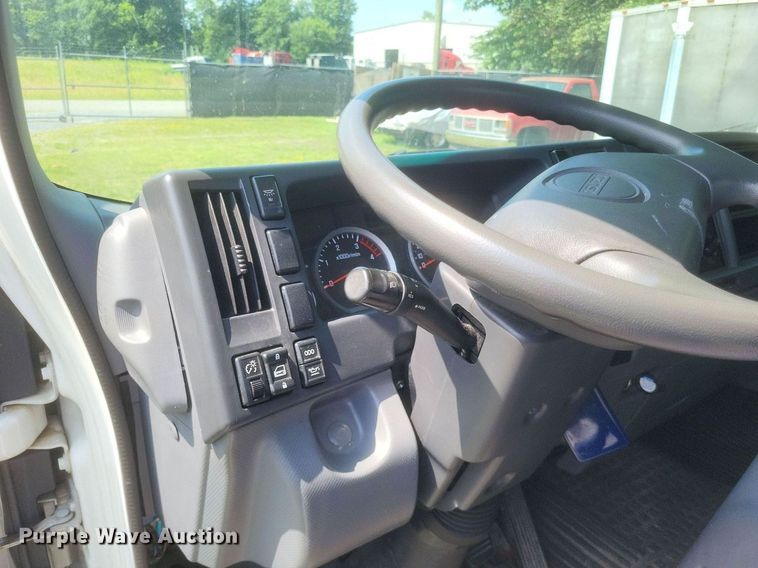 image for item DR4815 2014 Isuzu  NRR box truck