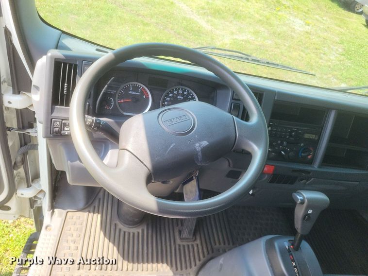 image for item DR4815 2014 Isuzu  NRR box truck