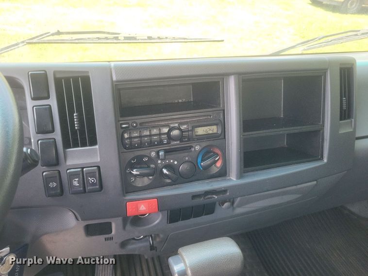 image for item DR4815 2014 Isuzu  NRR box truck