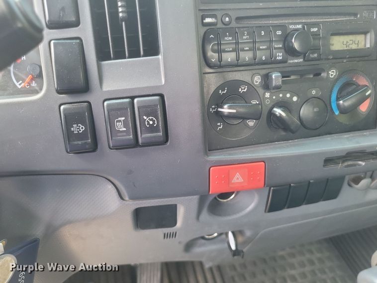 image for item DR4815 2014 Isuzu  NRR box truck