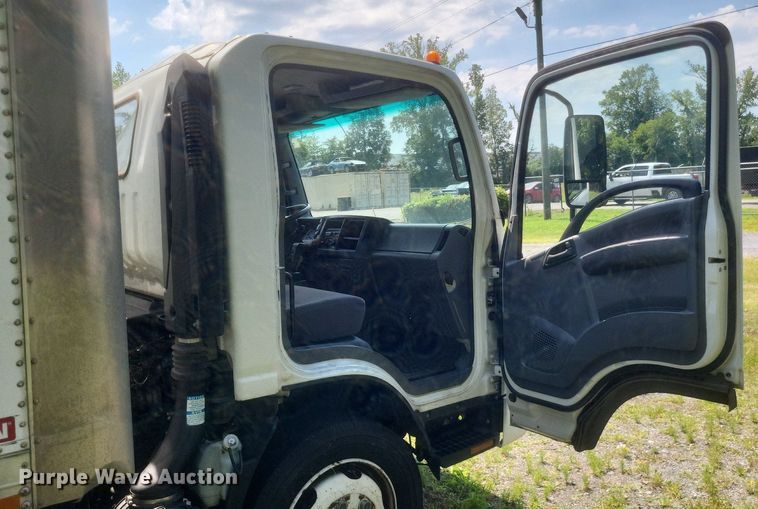 image for item DR4815 2014 Isuzu  NRR box truck