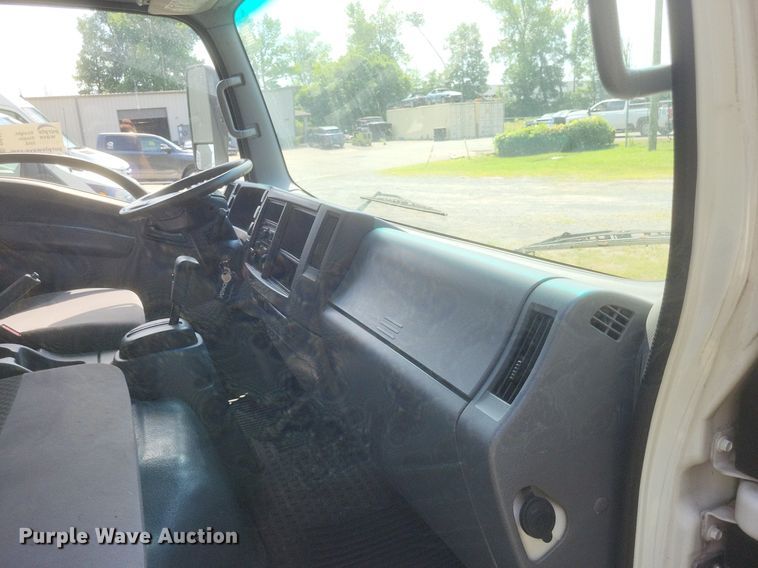 image for item DR4815 2014 Isuzu  NRR box truck