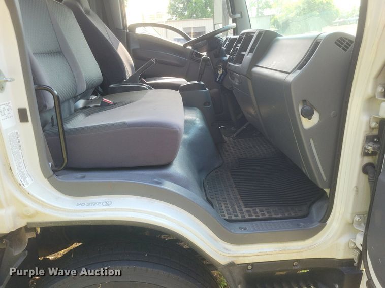 image for item DR4815 2014 Isuzu  NRR box truck