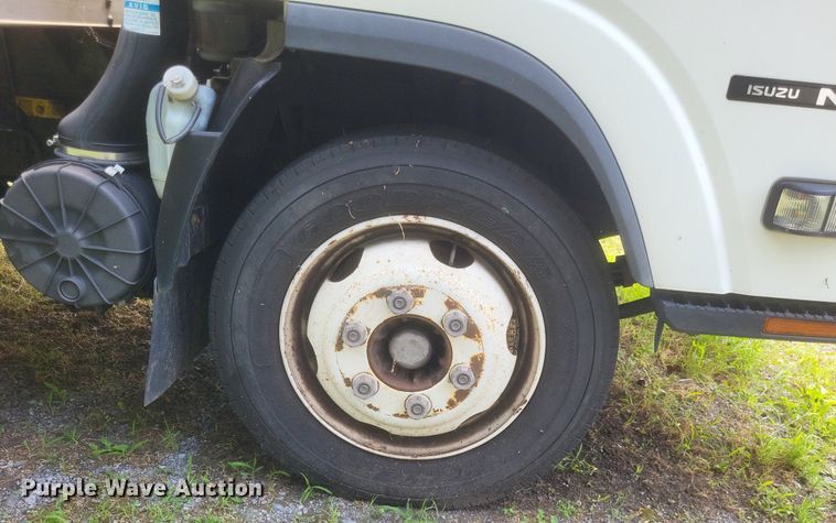 image for item DR4815 2014 Isuzu  NRR box truck