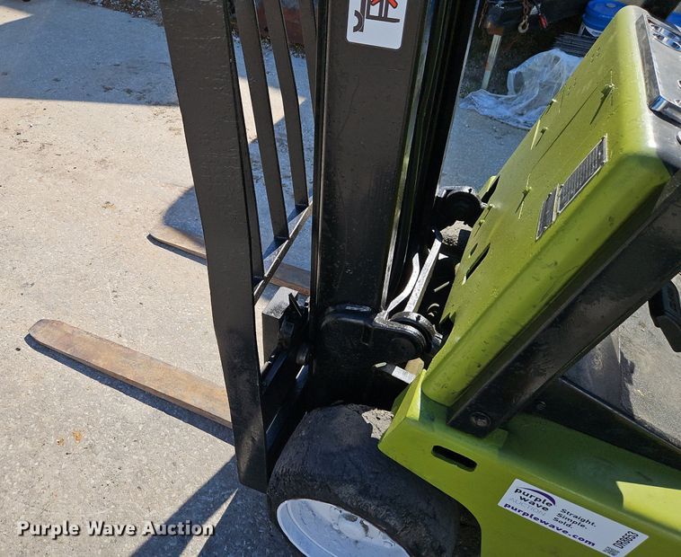 image for item DR8653 Clark C500-45 forklift