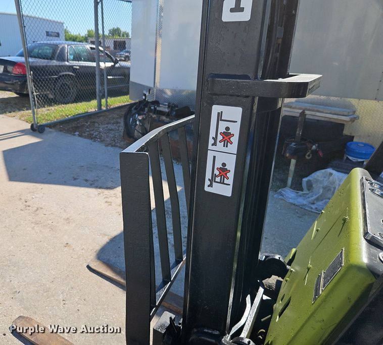 image for item DR8653 Clark C500-45 forklift