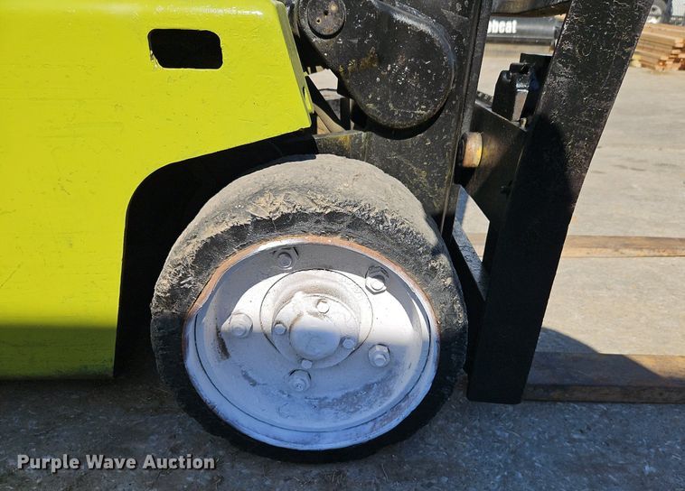 image for item DR8653 Clark C500-45 forklift