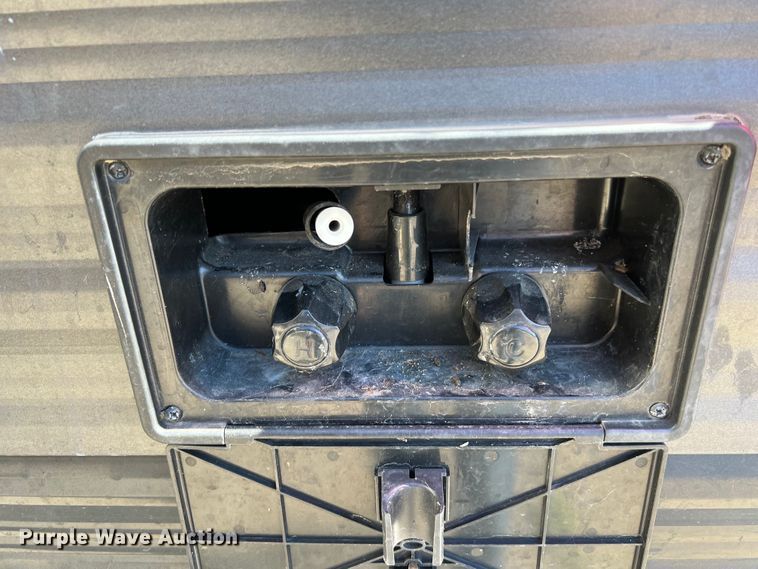 image for item DS2941 2017 Heartland 30LX Prowler camper