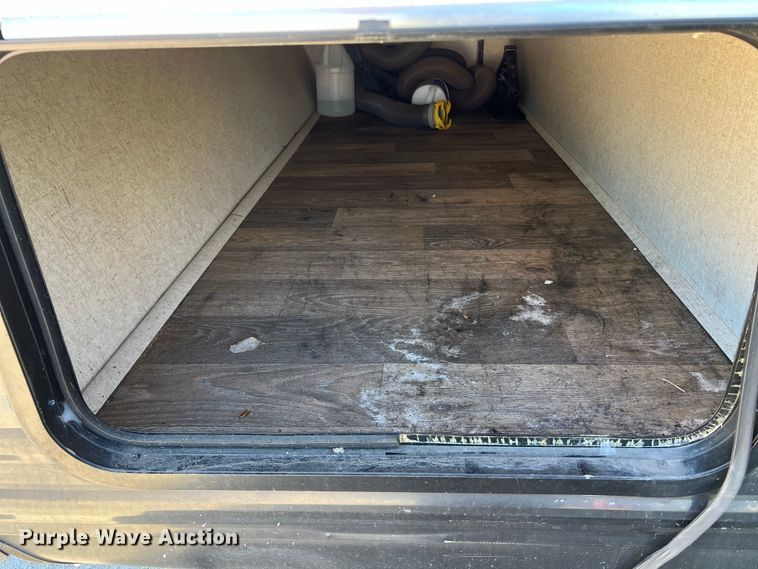 image for item DS2941 2017 Heartland 30LX Prowler camper