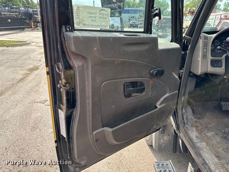 image for item DS4166 2012 International  Terrastar box truck