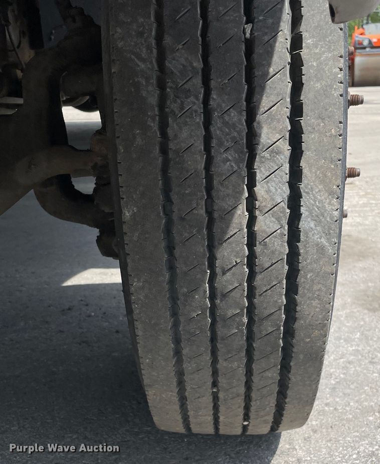 image for item DS5516 1999 Ford  F450 SuperDuty XL utility / service truck