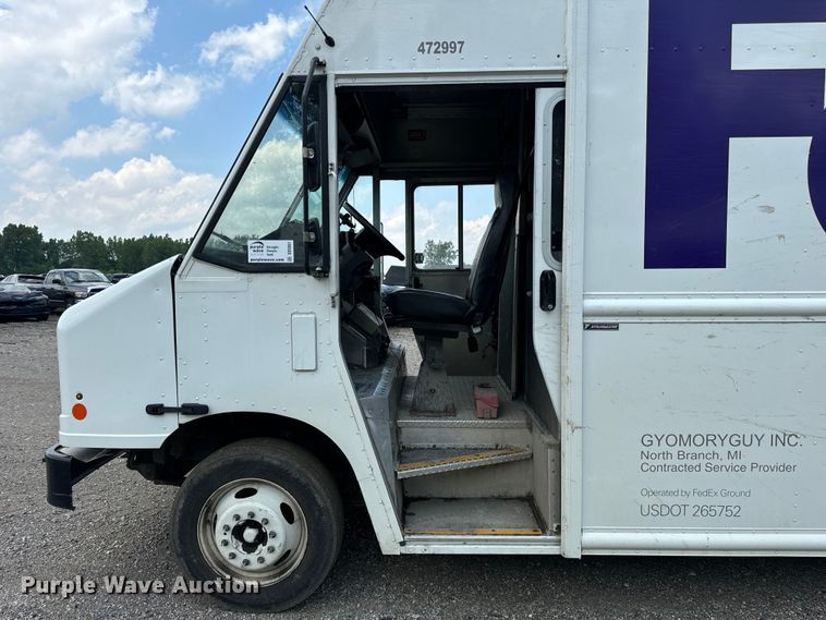 image for item DS5561 2021 Ford  F59 delivery truck