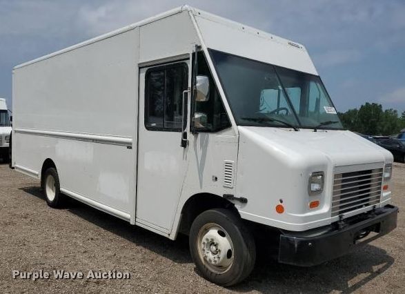 image for item DS5562 2021 Ford  F59 delivery truck