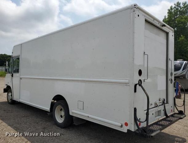 image for item DS5562 2021 Ford  F59 delivery truck