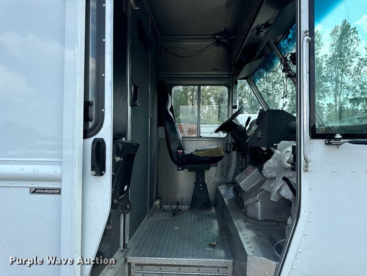 image for item DS5562 2021 Ford  F59 delivery truck