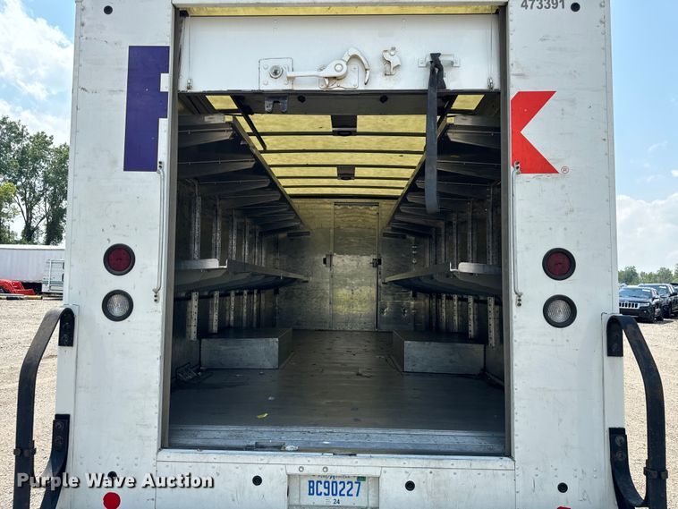 image for item DS5562 2021 Ford  F59 delivery truck