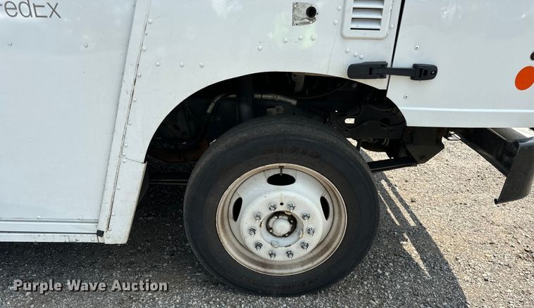 image for item DS5562 2021 Ford  F59 delivery truck