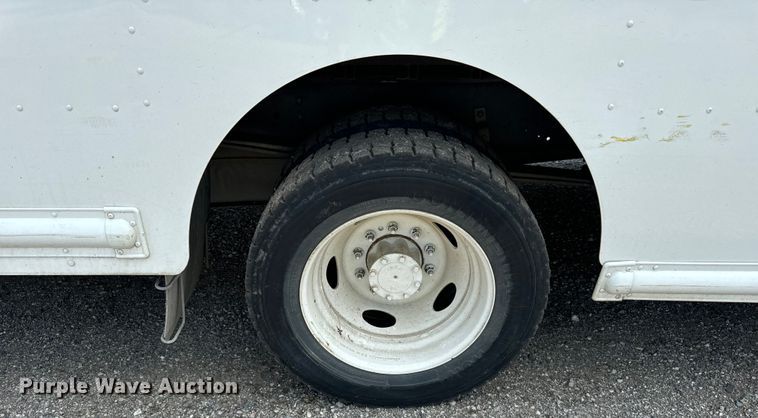 image for item DS5562 2021 Ford  F59 delivery truck