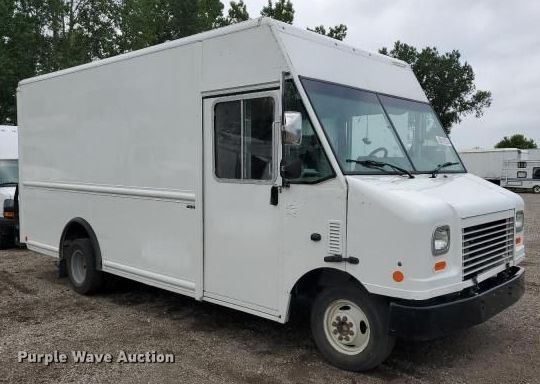 image for item DS5563 2022 Ford  E450 delivery truck