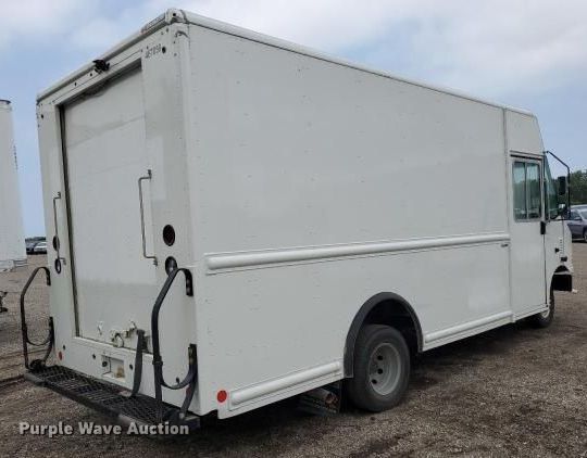 image for item DS5563 2022 Ford  E450 delivery truck