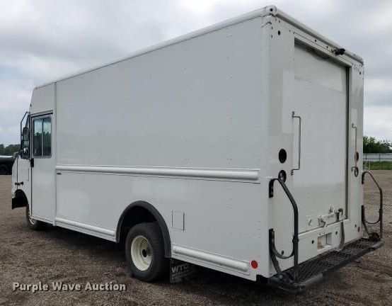 image for item DS5563 2022 Ford  E450 delivery truck