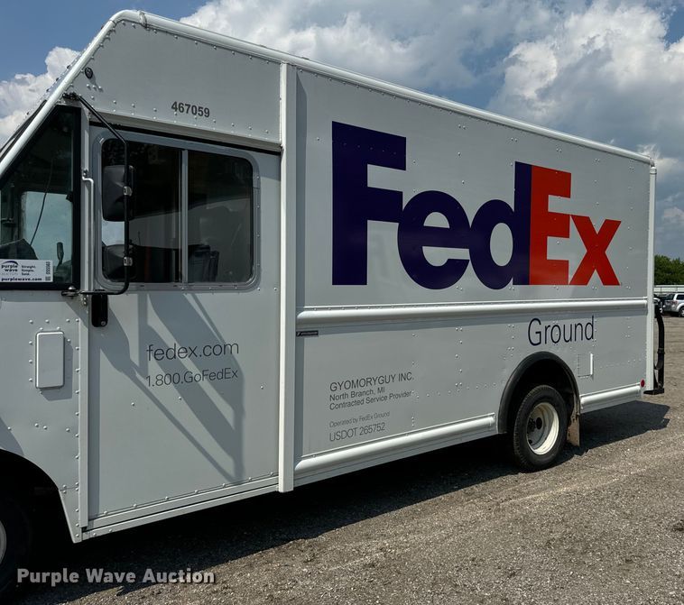 image for item DS5563 2022 Ford  E450 delivery truck